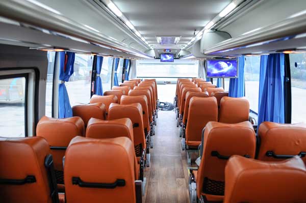 減輕企業(yè)資金壓力，緩解公司通勤問題（廣州公司班車租賃