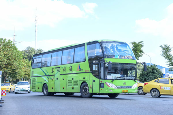 （班車(chē)租賃公司）優(yōu)秀的班車(chē)服務(wù)這兩個(gè)條件不可缺